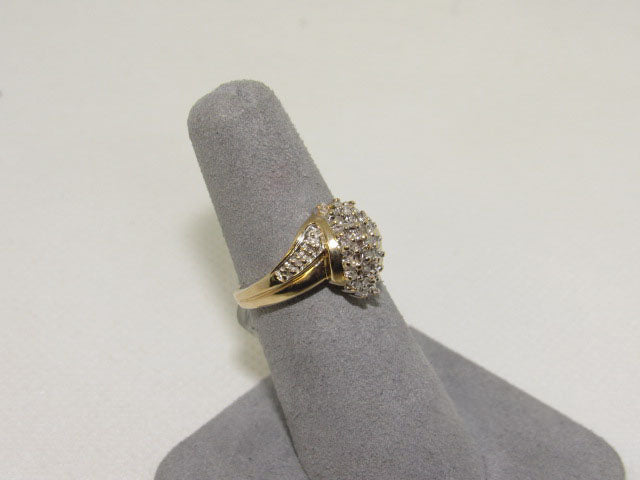 10KT Yellow Gold Ladies Cluster Ring