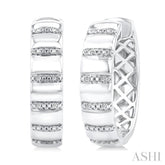 1/10 Ctw Ribbed Round Cut Diamond Pirouette Bold Fashion Hoop Earrings in Sterling Silver