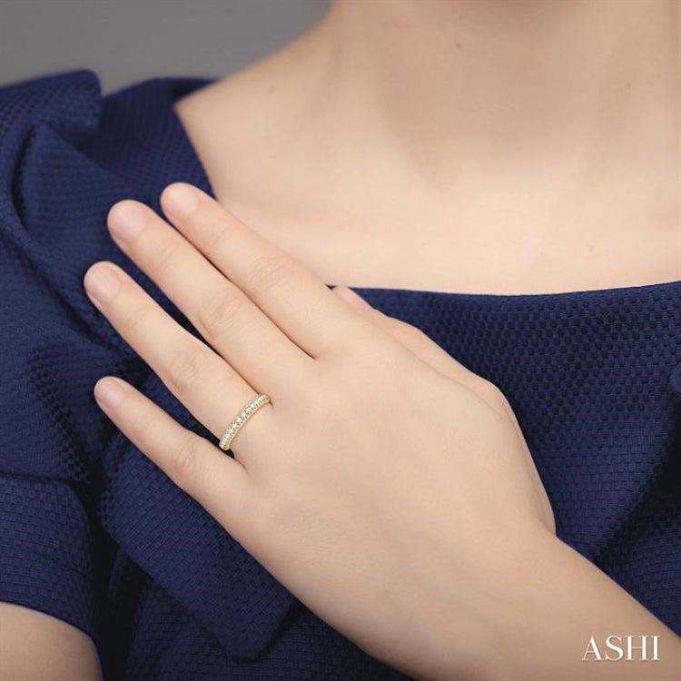 1 ctw Round Cut Diamond Eternity Wedding Band in 14K Yellow Gold