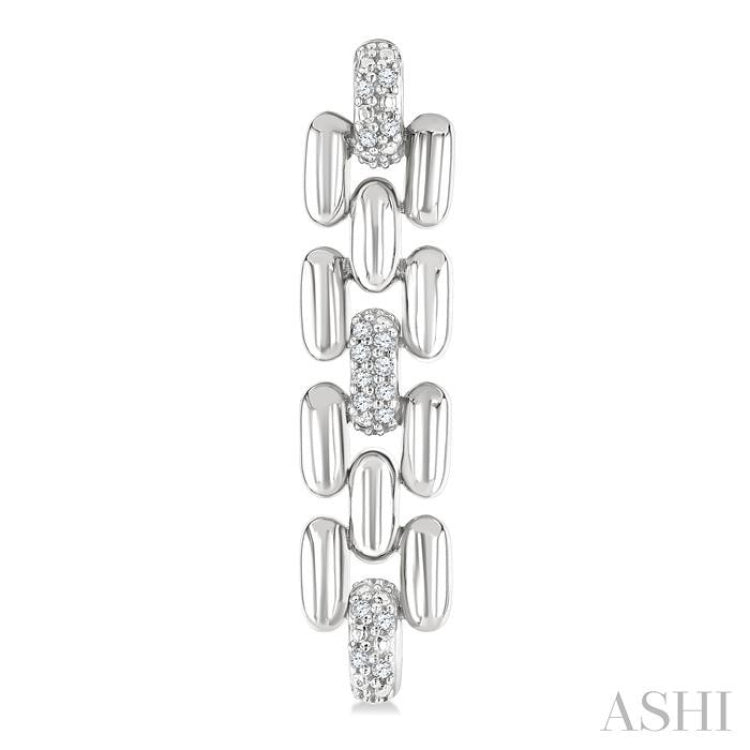 1/10 Ctw Bold Panther Link Round Cut Diamond Fashion Earrings in Sterling Silver
