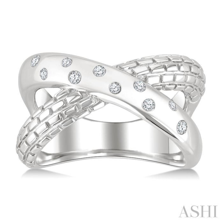 1/10 Ctw Split Criss Cross Round Cut Diamond Fashion Ring in Sterling Silver