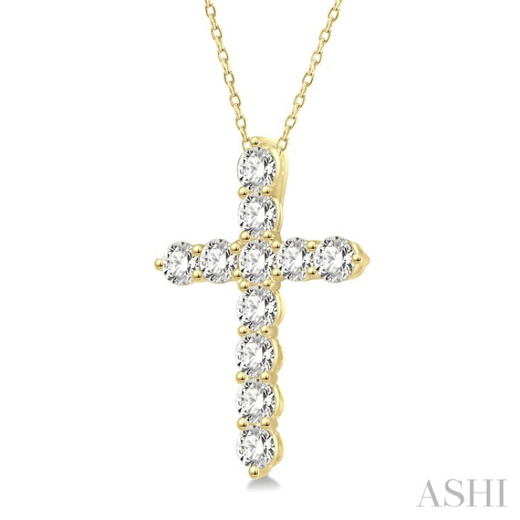 1/2 Ctw Round Cut Diamond Cross Pendant With Chain in 14K Yellow Gold