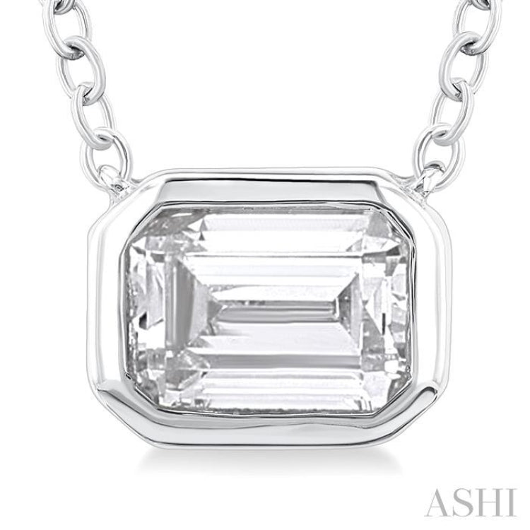 1/4 Ctw Emerald Pie Cut Diamond Fashion Pendant With Chain in 14K White Gold