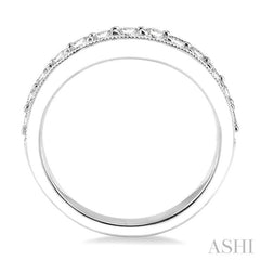 3/4 Ctw Round Cut Diamond 'V' Shape Band in 14K White Gold.