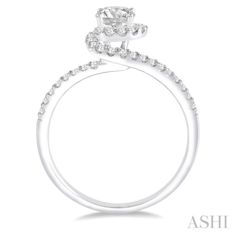 1/2 Ctw Diamond Engagement Ring with 1/4 Ct Round Cut Center Stone in 14K White Gold