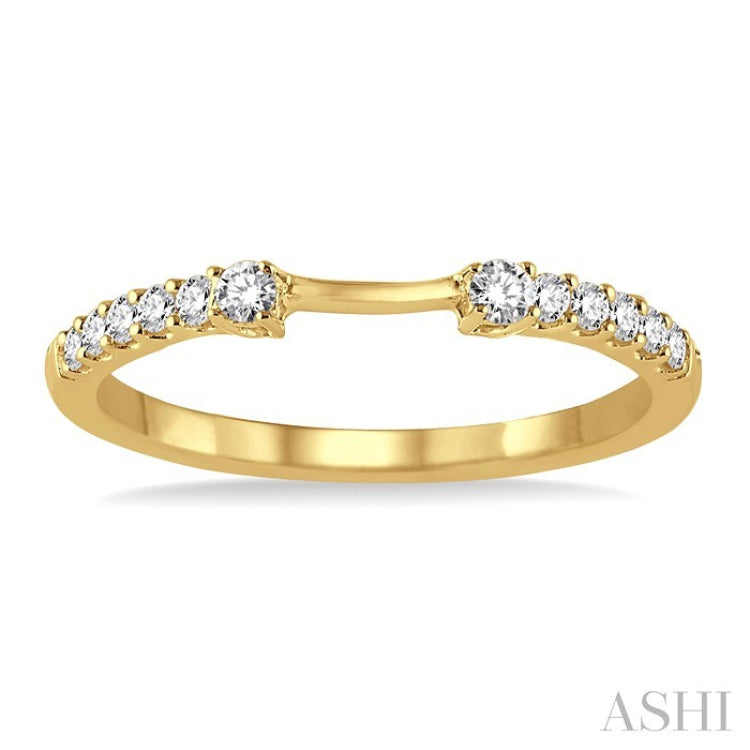 1/5 Ctw Round Cut Diamond Fashion Curved Band in 14K Yellow Gold