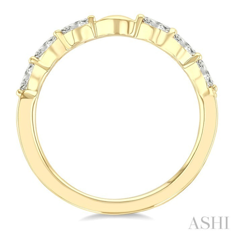 1/4 Ctw Marquise Cut Diamond Fashion Curved Band in 14K Yellow Gold