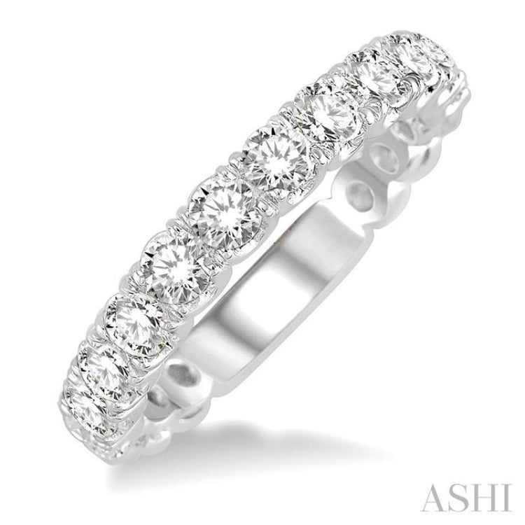 3/4 Ctw Round Cut Diamond Wedding Band in 14K White Gold