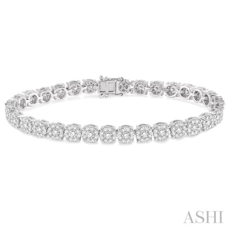 5 1/3 Ctw Round Cut Diamond Lovebright Tennis Bracelet in 14K White Gold