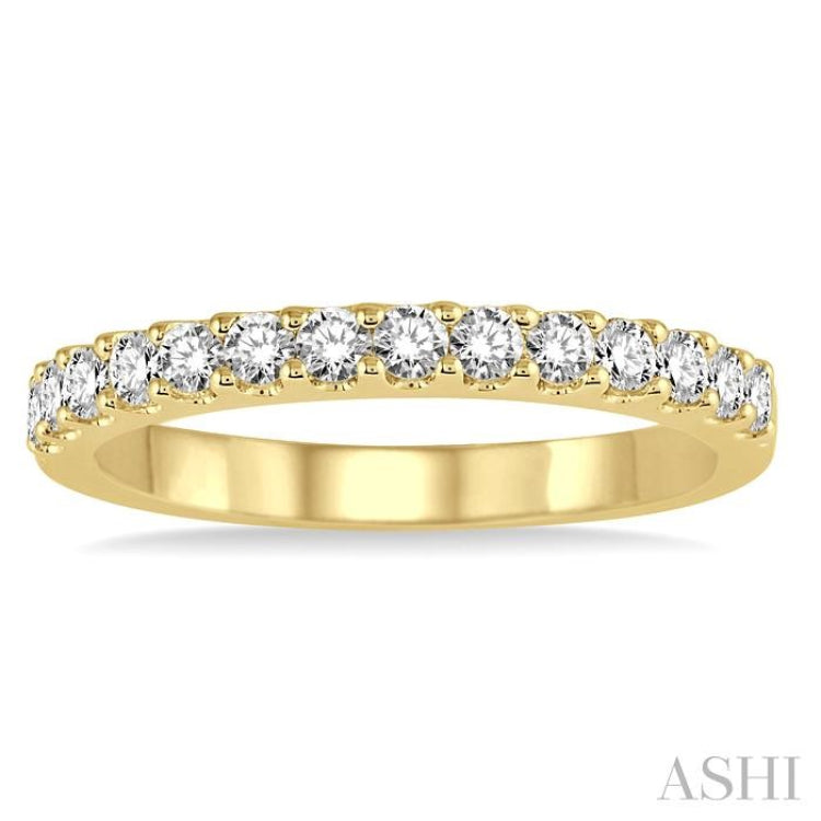 1/2 Ctw Round Cut Diamond Wedding Band in 14K Yellow Gold