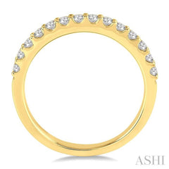 1/2 Ctw Round Cut Diamond Wedding Band in 14K Yellow Gold