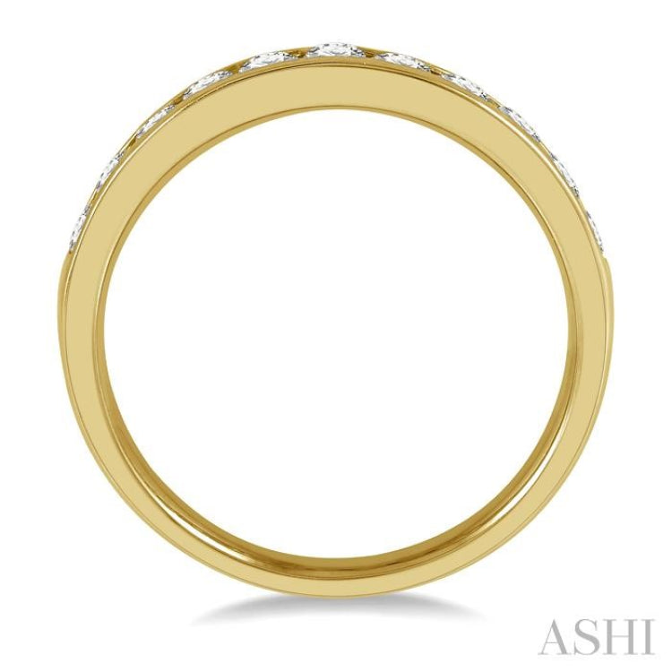 1/2 ctw Channel Set 11 Stone Round Cut Diamond Wedding Band in 14K Yellow Gold