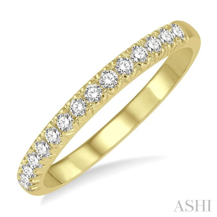 1/4 ctw 15Stones Round Cut Diamond Wedding Band in 14K Yellow Gold