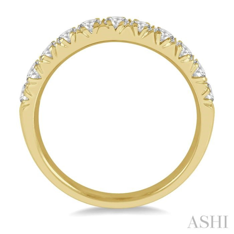 3/4 ctw 11 Stone Round Cut Diamond Wedding Band in 14K Yellow Gold