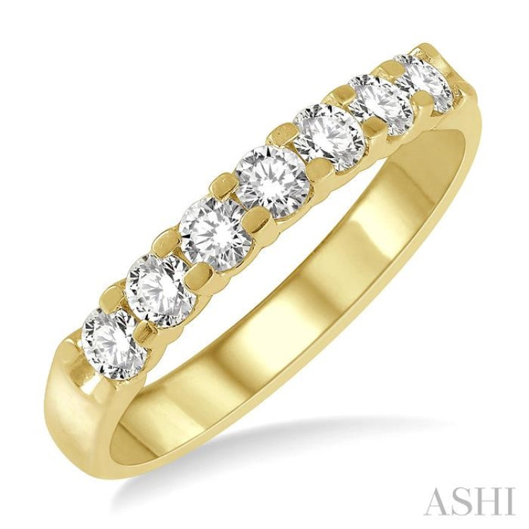 3/4 ctw 7 Stone Round Cut Diamond Wedding Band in 14K Yellow Gold