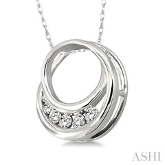 1/4 Ctw Diamond Journey Circle Pendant in 14K White Gold with Chain