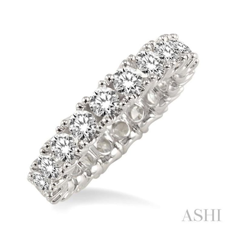 2 1/2 Ctw Round Cut Diamond Eternity Wedding Band in 14K White Gold