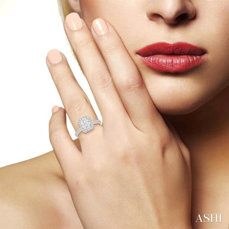 5/8 Ctw Round Cut Diamond Octagon Shape Lovebright Ring in 14K White Gold