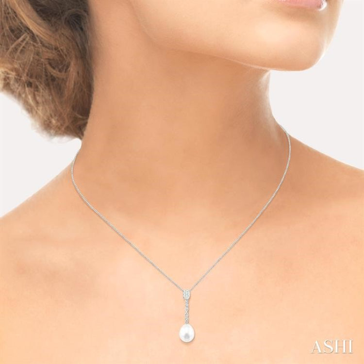12x10 MM Cultured Pearl and 1/5 ctw Hanging Round Cut Diamond Drop Lovebright Pendant With Chain in 14K White Gold