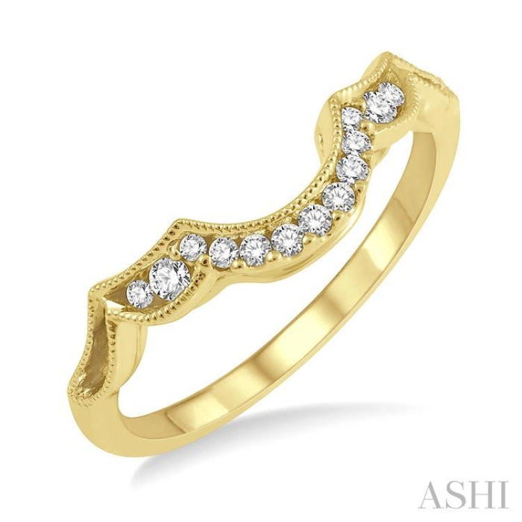 1/8 ctw Round Cut Diamond Wedding Band in 14K Yellow Gold