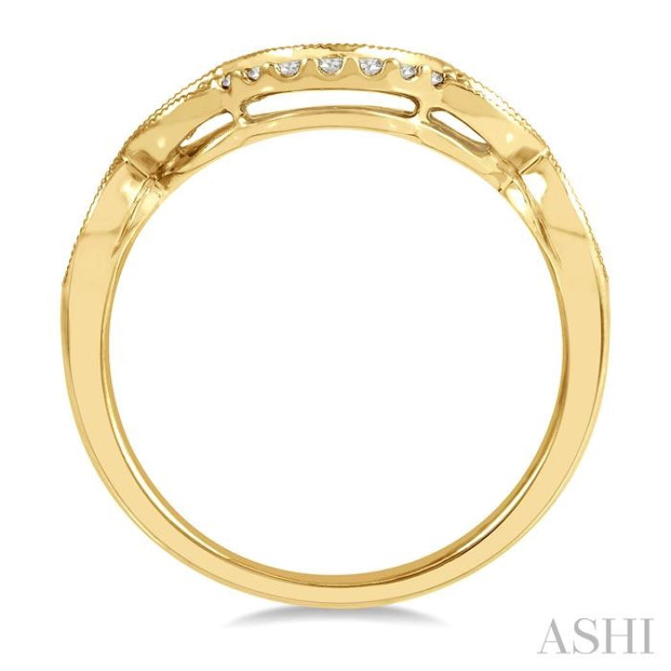 1/8 ctw Round Cut Diamond Wedding Band in 14K Yellow Gold