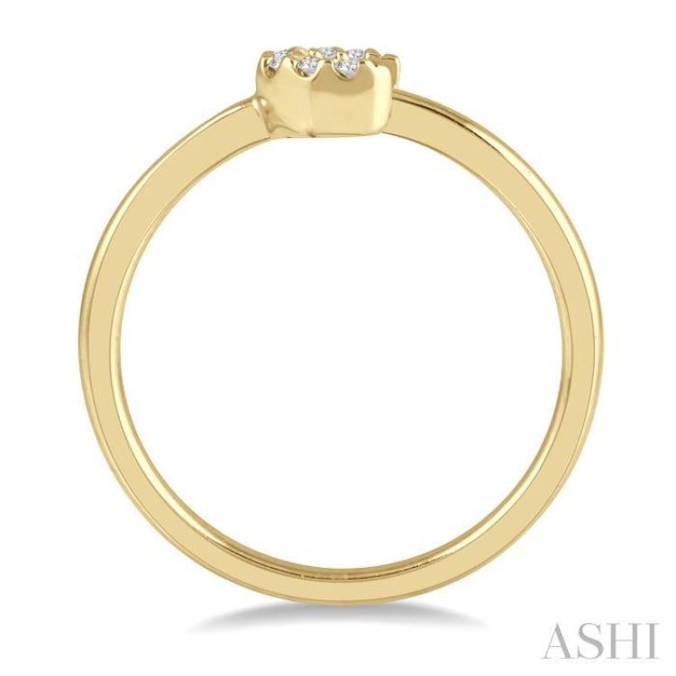 1/20 Ctw Crescent Round Cut Diamond Petite Fashion Ring in 10K Yellow Gold