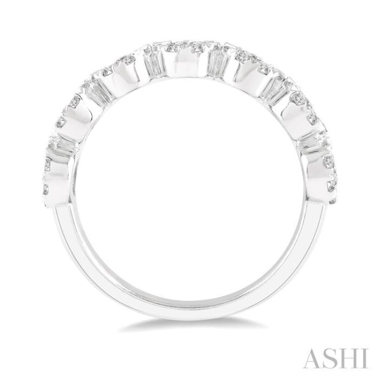 3/4 Ctw Jointed Circular Mount Lovebright Diamond Cluster Ring in 14K White Gold