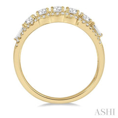 3/4 Ctw Baguette and Round Cut Diamond Fashion Ring in 14K Yellow Gold