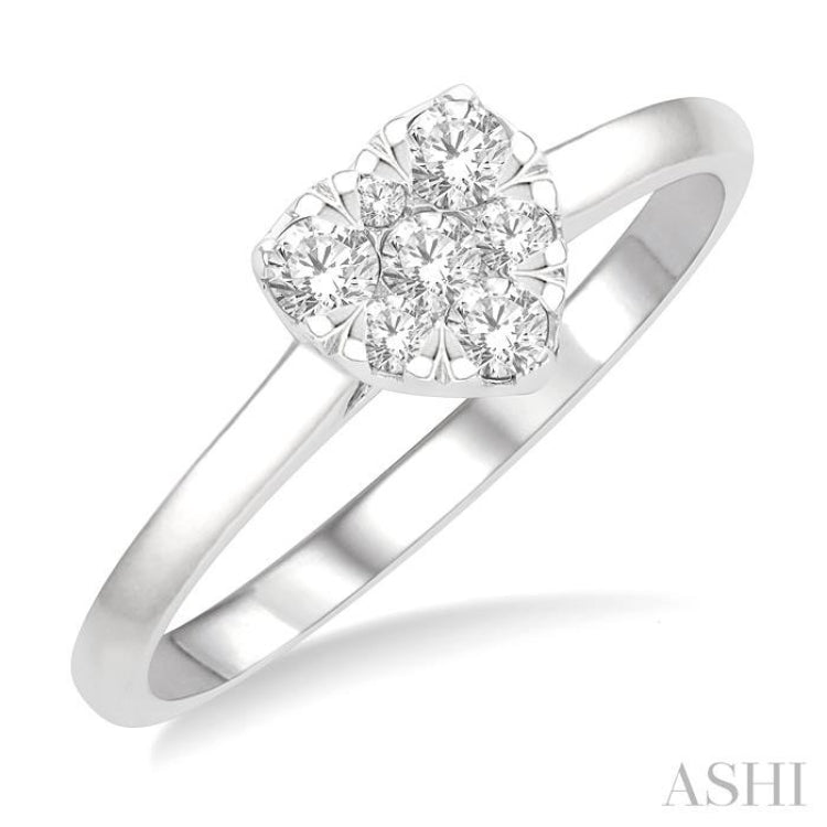 1/4 Ctw Round Cut Diamond Heart Shape Lovebright Ring in 14K White Gold