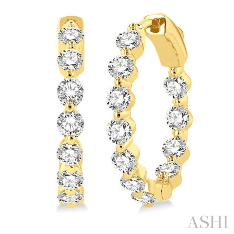 2 Ctw Inside-Out Single Prong Set Round Cut Diamond Hoop Earrings in 14K Yellow Gold