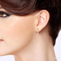 1/10 Ctw Petite Arrow Round Cut Diamond Fashion Stud Earrings in 10K Yellow Gold