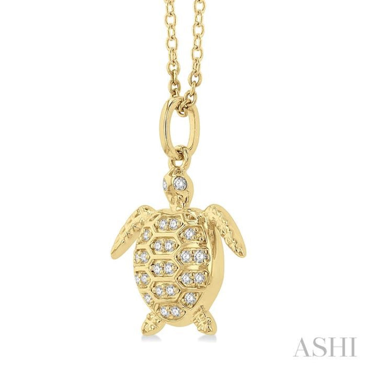 1/10 Ctw Petite Sea Life Turtle Round Cut Diamond Fashion Pendant With Chain in 10K Yellow Gold