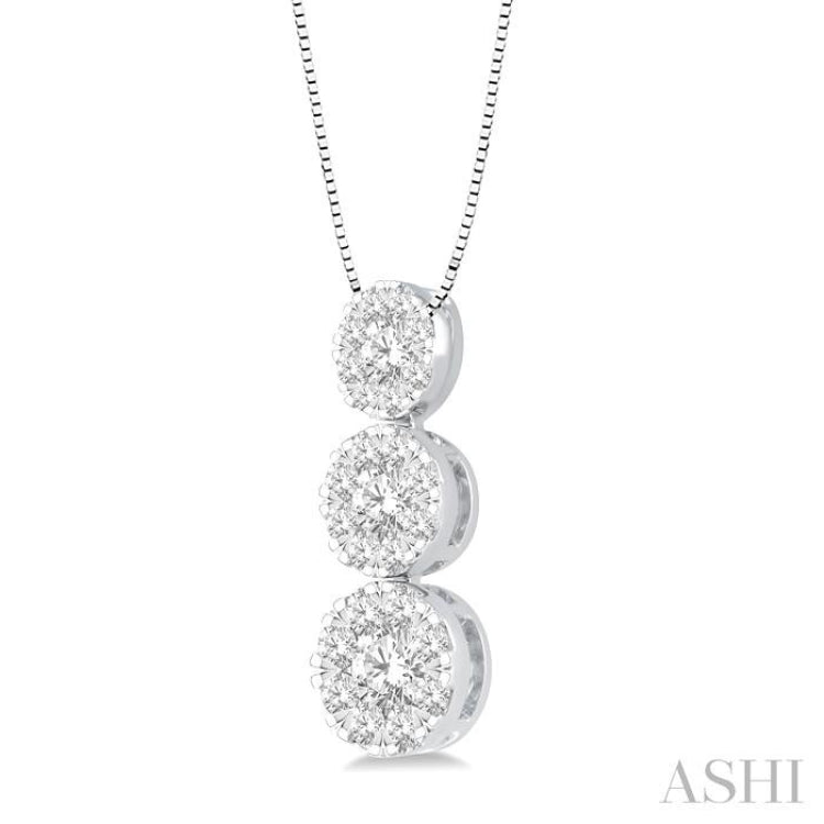 1/4 Ctw Lovebright 3 stone Essential Round Cut Diamond Pendant with Chain in 14K White Gold