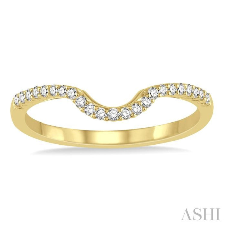 1/6 Ctw Round Diamond Curverd Wedding Band in 14K Yellow Gold