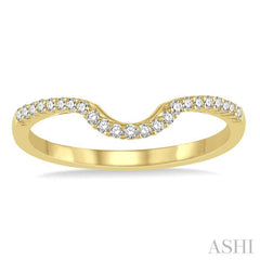 1/6 Ctw Round Diamond Curverd Wedding Band in 14K Yellow Gold