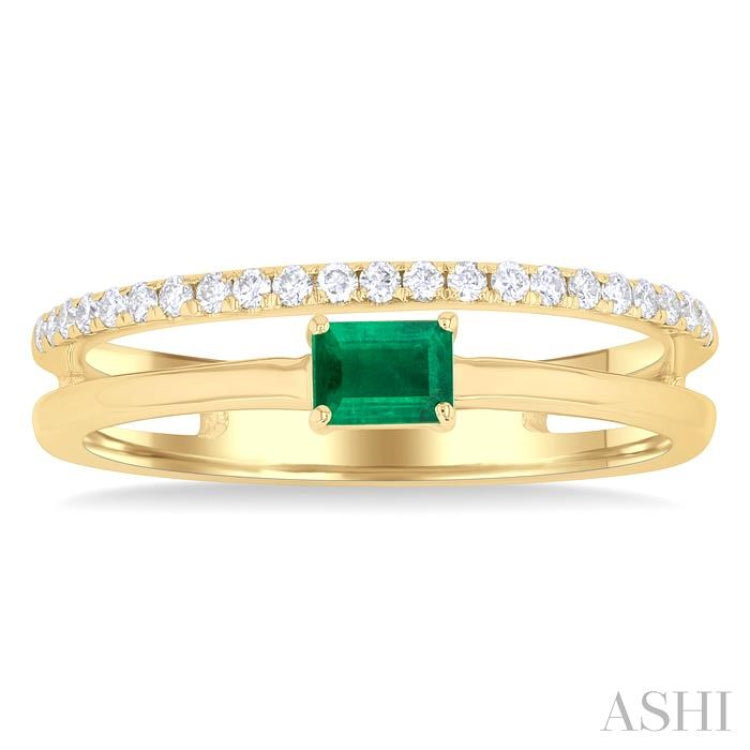 4X3MM Emerald and 1/6 ctw Round Cut Diamond East-West Set Precious Fashion Ring in 14K Yellow Gold