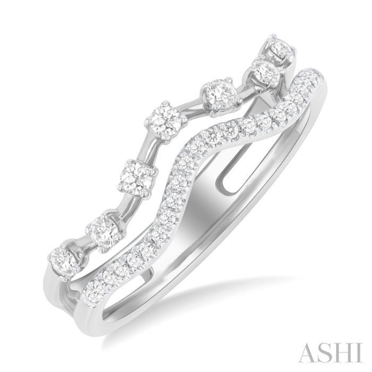 1/4 ctw Curvy Split Twin Row Round Cut Diamond Fashion Band in 14K White Gold