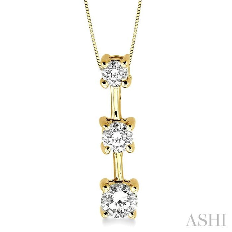 1/2 Ctw Three Stone Round Cut Diamond Pendant in 14K Yellow Gold with Chain