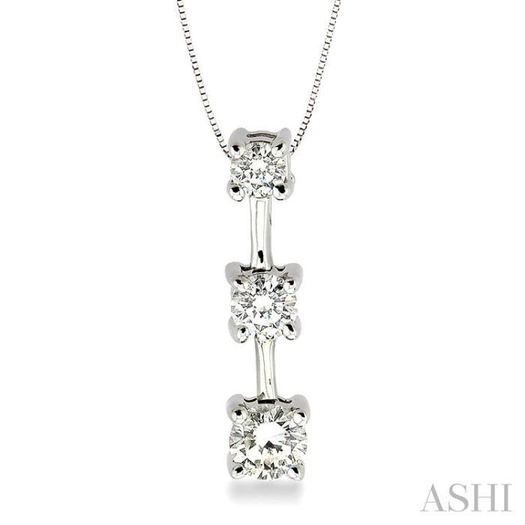 1/2 Ctw Three Stone Round Cut Diamond Pendant in 14K White Gold with Chain