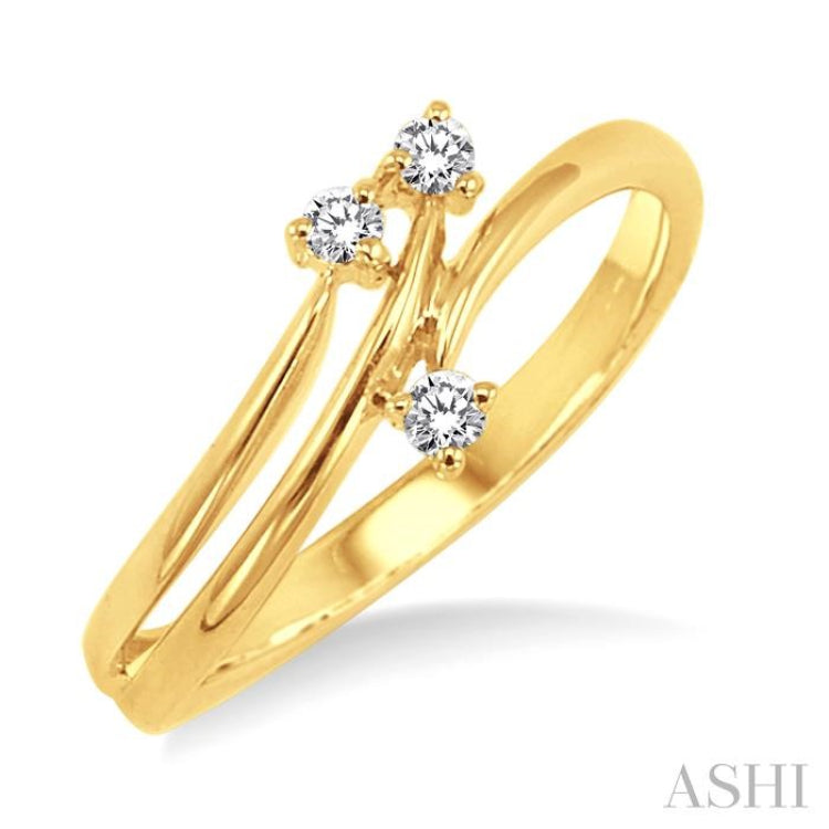 1/10 Ctw Round Cut Diamond Ring in 14K Yellow Gold