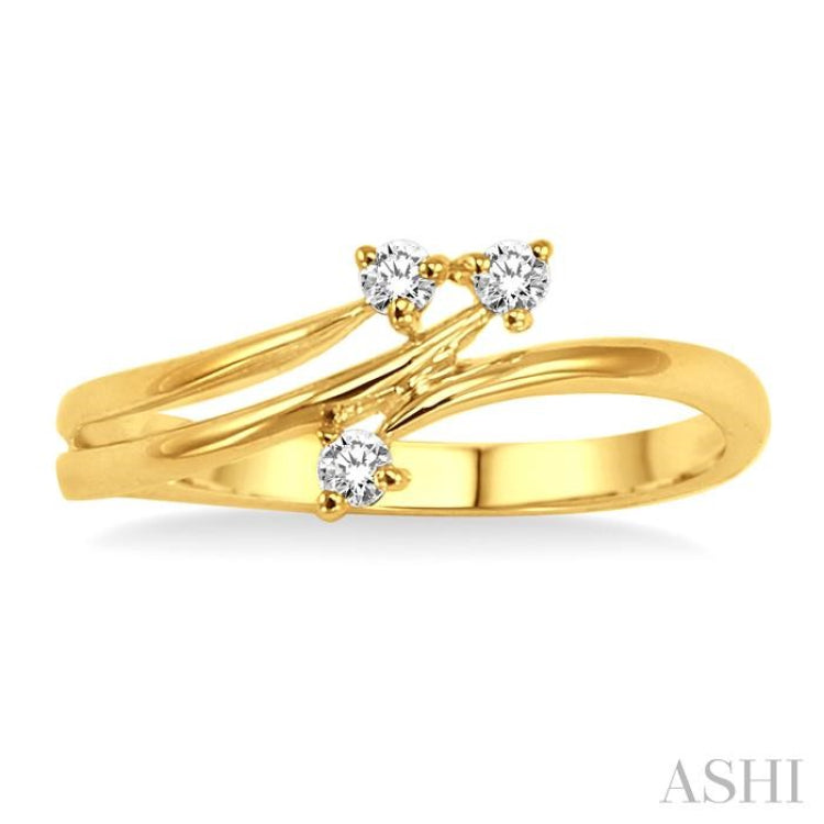 1/10 Ctw Round Cut Diamond Ring in 14K Yellow Gold