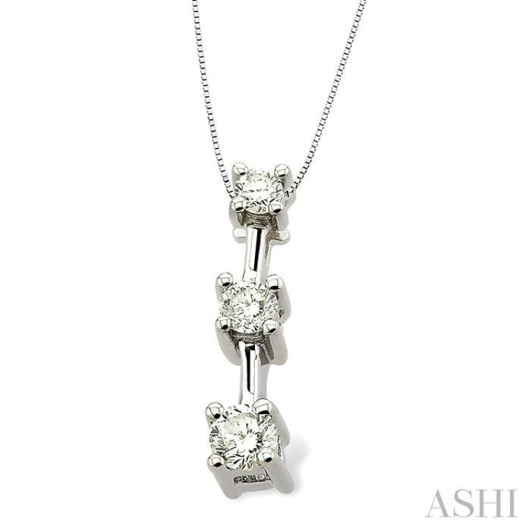 1/4 Ctw Three Stone Round Cut Diamond Pendant in 14K White Gold with Chain