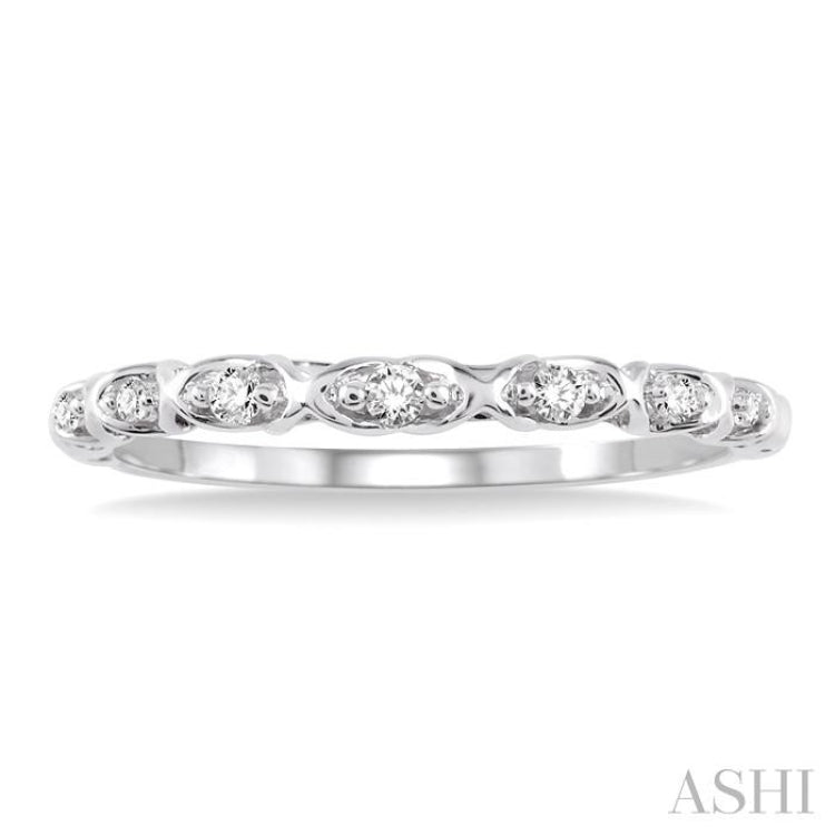 1/20 Ctw Round Cut Diamond Wedding Band in 14K White Gold