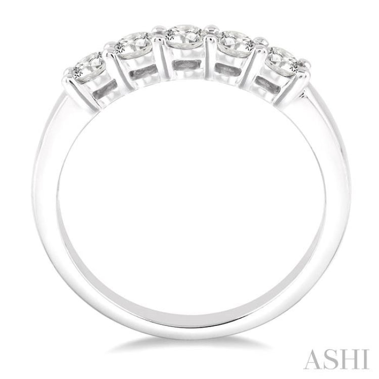 1/2 Ctw Round Cut Diamond Wedding Band in 14K White Gold