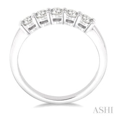 1/2 Ctw Round Cut Diamond Wedding Band in 14K White Gold