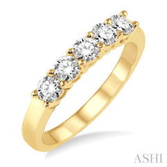 3/4 Ctw Round Cut Diamond Wedding Band in 14K Yellow Gold