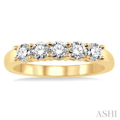 3/4 Ctw Round Cut Diamond Wedding Band in 14K Yellow Gold