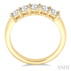 3/4 Ctw Round Cut Diamond Wedding Band in 14K Yellow Gold