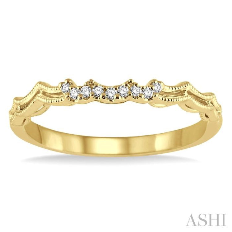 1/20 Ctw Round Cut Diamond Wedding Band in 14K Yellow Gold