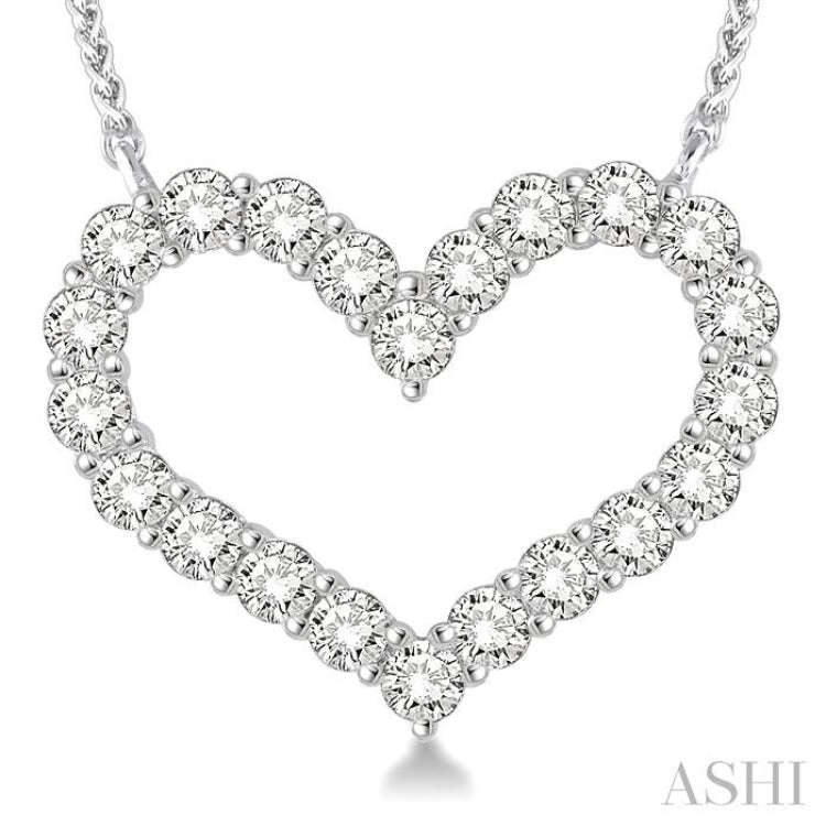 1 1/2 Ctw Round Cut Diamond Heart Necklace in 14K white Gold